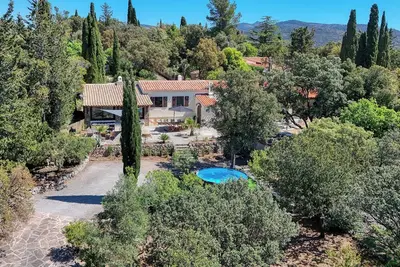 Image de Maison provençale avec jardin - Domaine privé avec piscine