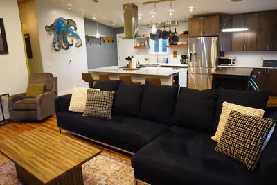 Image de The Octopus Den! Cozy 3bd 2bth sleeps 8!