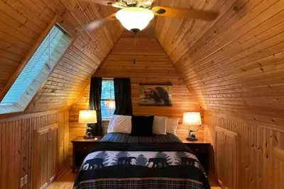 Image de A Still Point Cabin and Hot Tub!