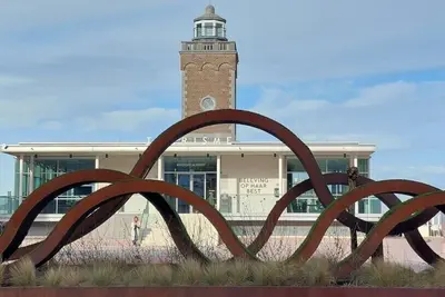 Image de Appartement tendance dans le Triangle d'Or du Shopping près de la plage