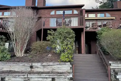 Image de Charming & cozy retreat minutes to Wisp-lake & Mnt. views/access & indoor pool!