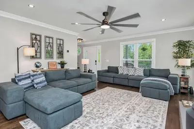 Image de Whispering Winds of Lexington | Sleeps 8