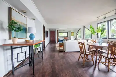 Image de Tri-City BrightHaus – Groups/WiFi/Spacious/Comfy