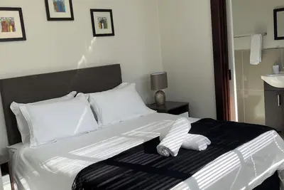 Image de Peaceful Home Guesthouse. Spacious 4br En-Suite House W/Free Wi-Fi & Parking.