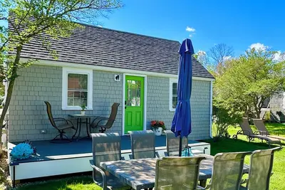 Image de Cozy 2br ocean breeze cottage, Ac, wifi, streaming tv, parking.