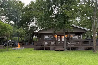 Image de New Listing - Private Lake Retreat with 2 Homes, 5 Bedroom, Hot Tub, and more