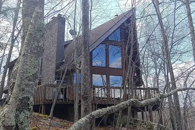 Image de Pocono Private lake setting with, Hot Tub, boat dock, fishing, Swimming, Canoe