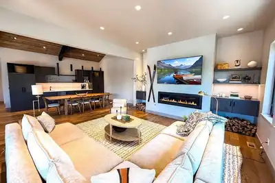Image de Perfect Location | Brand New Luxury Villa | 4 Bed / 4 Bath | Sleeps 10!