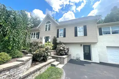 Image de Peaceful retreat with great outdoor space and above ground pool