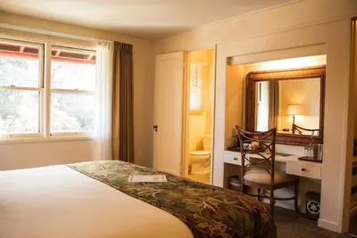 Image de Get Ready for Blissful Getaway! Two Comfy Units for 4! Free Parking!