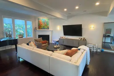 Image de Luxurious U. S. Open 4-bedroom townhome near Oakmont Country Club