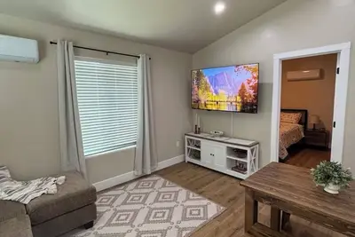 Image de The Mini Stone House - 2-bedroom house near Airport.