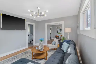 Newly Renovated 2br Apt Near Su, Zoo, Destiny Usa & Downtown