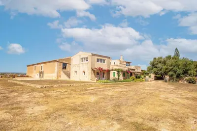 Image de Maison de vacances paisible avec piscine
