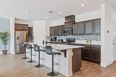 Image de Spacious 6-bedroom house in fabulous Merced with WiFi, Near Hospitals and Dining