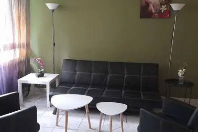 Image de Séjour à Caen – Appartement Spacieux, 4 Chambres, Près de la Plage