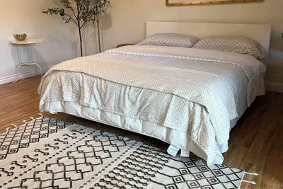 Image de Spacious 5-Master suite house in Uc Riverside with individual Ac, WiFi. Enjoy!