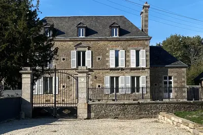 Image de Château pour groupe 🌟 Découvrez le L’authentique au Château de la Robinière! 🌟