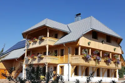 Image de Appartement \"Fischerhof\" avec vue sur les montagnes, terrasse privée et Wi-Fi