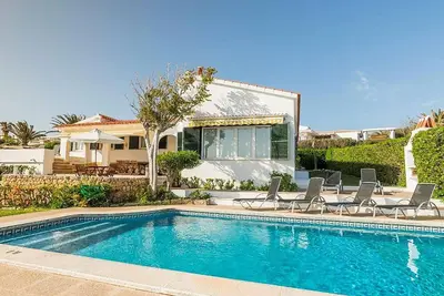 Villa à Sant Lluís avec 4 chambres à coucher, 8 couchages