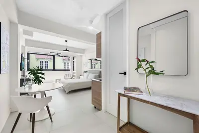 Image de Paz | estudio Tranquilo con Luz Suave + Calma Minimalista