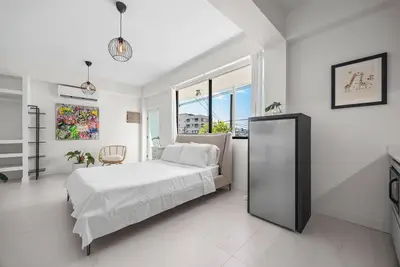 Image de Serena - Estudio Tranquilo para Descanso y Recarga en Santurce.