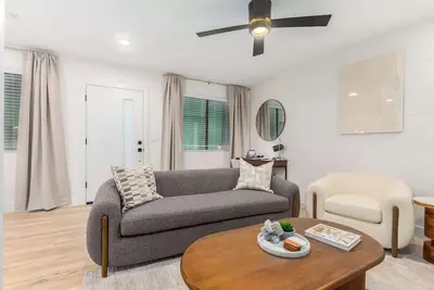 Cheery Lynn Ii Soft & Stylish Stay