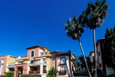 Image de ✨ Stylish Golf Retreat with Pool in Isla Canela