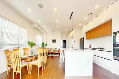 Image de Spacious 7 BRs & 4. 5 BHs house on Longhorn Drive