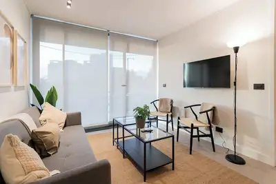 2br Retreat in Las Condes, Steps from Arauco Park