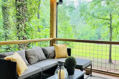 Image de Creekside Cabin, Fire pit Escape, Cozy Hot Tub