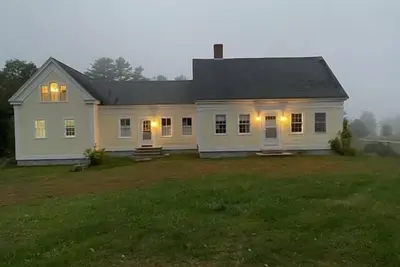 Image de 5 Br, 2 Ba  Spacious Farmhouse Walking Distance to Golf Course