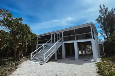 Image de Brand new 3-bedroom house in charming Green Turtle Cay with short walk to beach