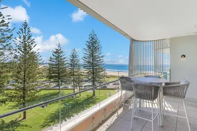 Image de Miles at Kirra Beach Unit 409 - Newly built Luxury apartment with wifi and linen included