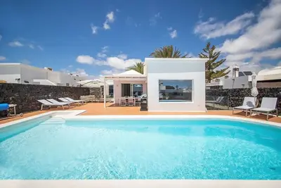 Image de Villa with heated and salted swimming pool
