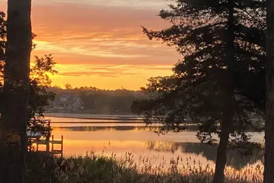 Image de Waterfront Retreat- Relaxing Family Fun! King Bed, Private Dock great 4 Fishing!