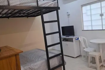 Image de Close to airport and bus station, ideal for short stays, fully equipped kitchenette with air conditioning.