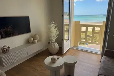 Image de Appartement face à la mer avec accès direct à la plage.