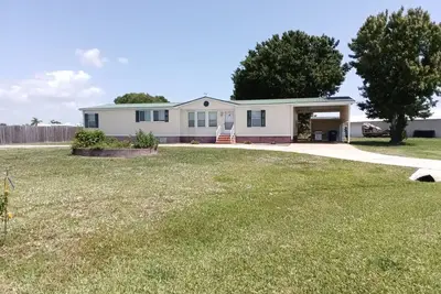 Image de Charming 3 bedroom Florida Gator Camp 2. 0 off the rim of Lake Okeechobee - Bhr