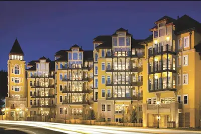 Image de Live in luxury at this 3 bed 3. 5 bath condo at the Ritz-Carlton Club in Vail, Co
