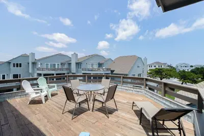 Image de Oceanside Corolla townhome - short walk to the beach & oceanfront community pool