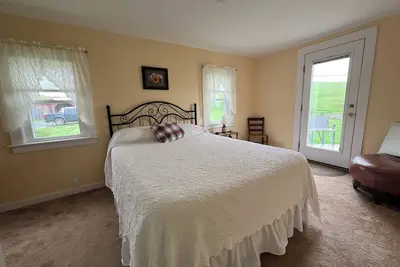 Image de Windswept Acres Northeast Room - Charming Homestay in Chelsea with WiFi & ponds