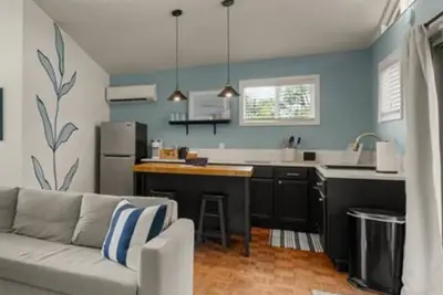 Image de Peace and Sun in Paloma Casita a block from Corpus Christi Bay.