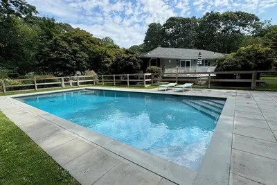 Image de Serene Southold Beach Bliss, heated saltwater pool, family-friendly