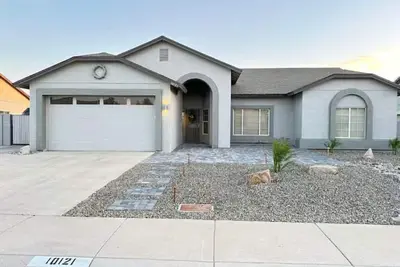 Image de Entire Home near Stadium