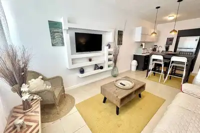 Image de Sea View: Beach Front Apartment with Pool