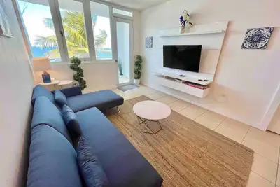 Image de Island Dream: Beach Front Condo with Pool