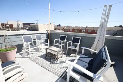 Image de Spacious Oasis - Parking, Private Patio & Roofdeck