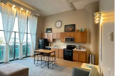Downtown Condo with Pool View