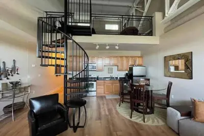Image de Top Floor Condo By the Water